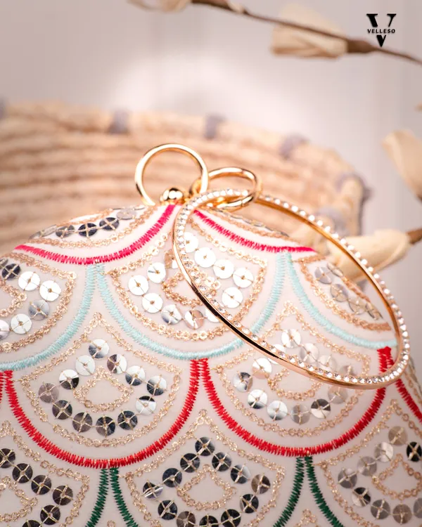 Noorani_Round_Embroidered_Mirror_Clutch_with_Bangle_Handle